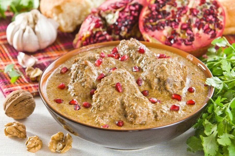 ساتسیوی مرغ از غذاهای معروف گرجستان